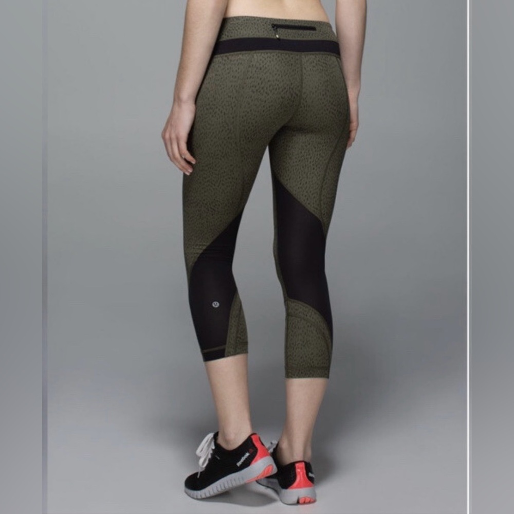 🐆Lululemon Run: Inspire  Animal Print Green Mesh Crop, size 4 (EUC)